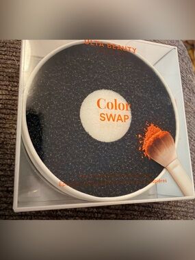 NIB Color Swap Eye Shadow Switching Pan
